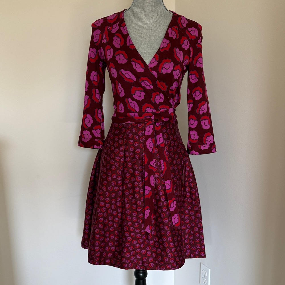 Diane Von Furstenberg Red and Pink size 4 Floral Wrap Dress with pockets